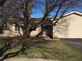 950 Foxworth Blvd, Lombard, IL