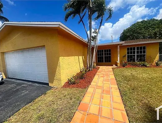 5 bed, 1340 sqft, $5,730 — Photo 2