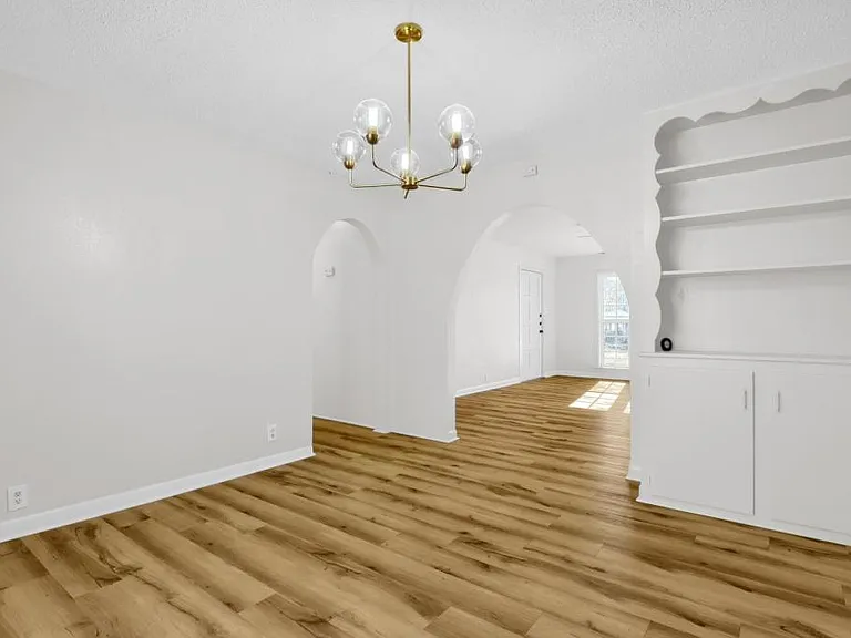 1313 E Lamar St — Photo 7