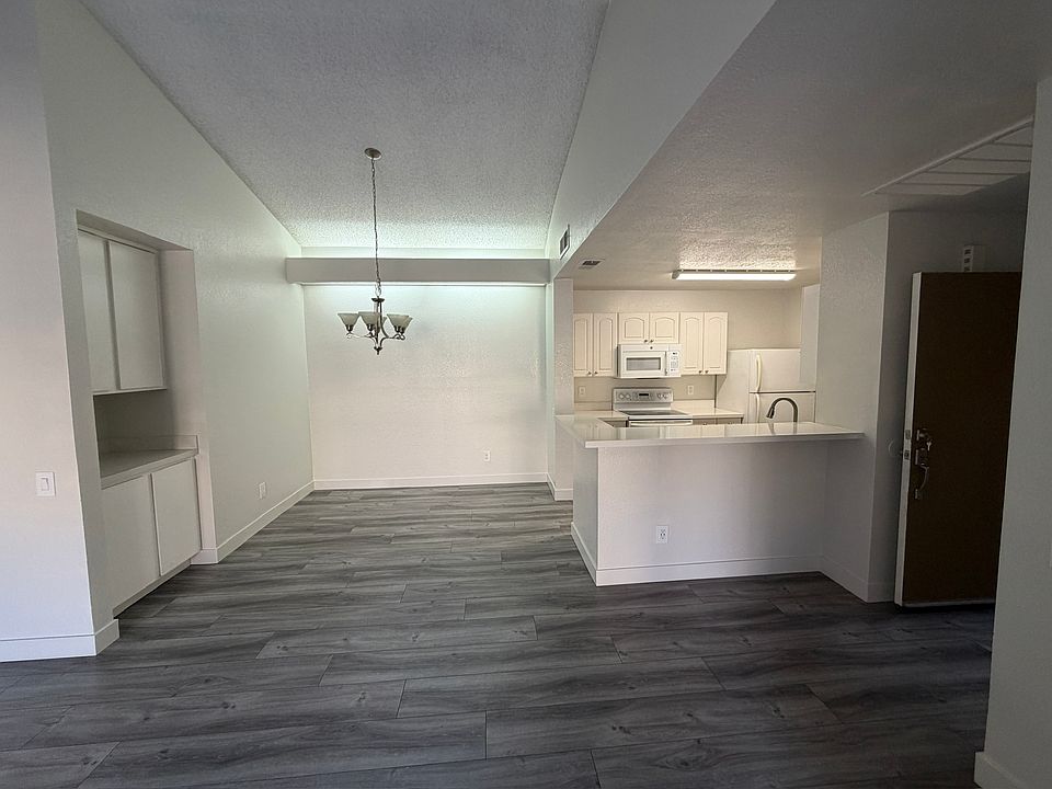 large size layout with vaulted ceilings