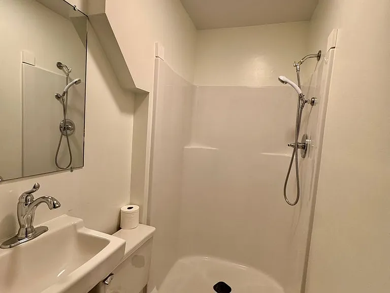506 E Riverside Dr — Photo 11