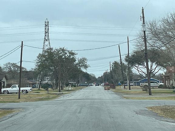4th image of 708 Avenue L