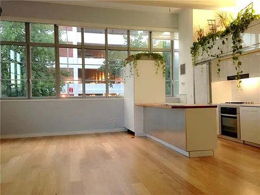 Sold by Avenue Sotheby's International Realty | media 22