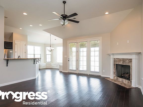 3rd image of 6252 Dixon Dr