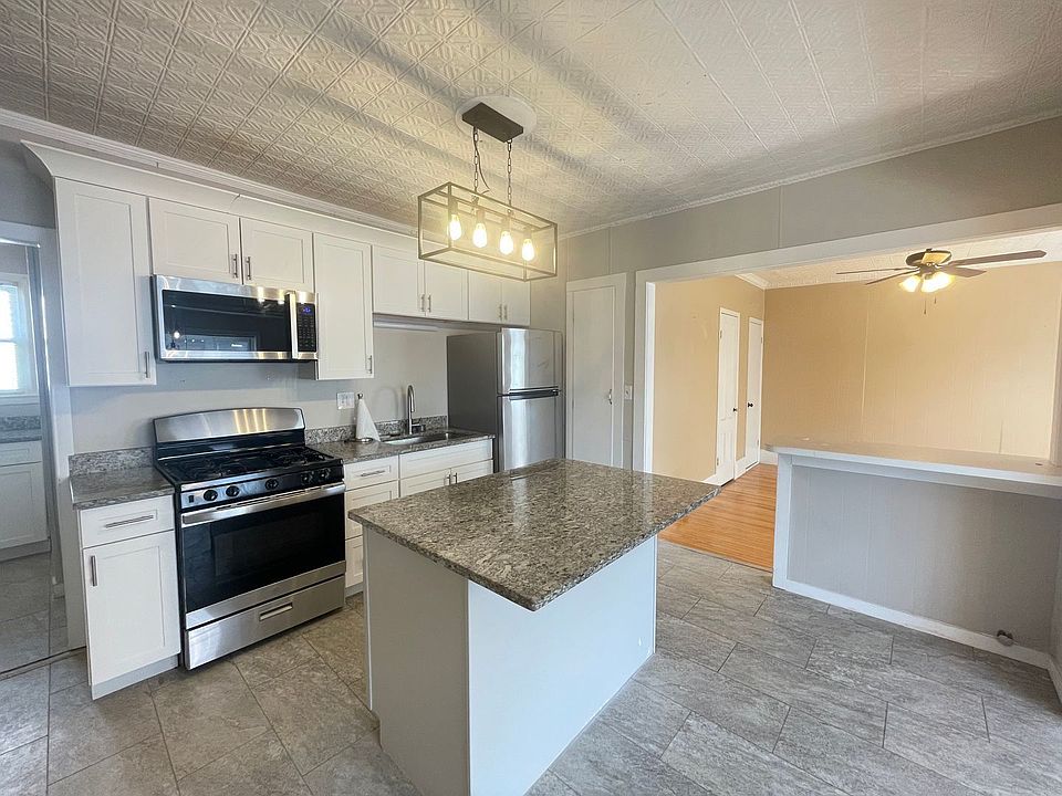 1st image of 636 Summer St #2