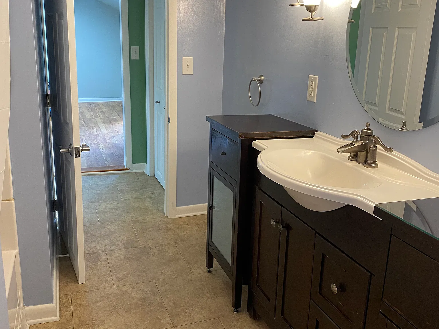 2 bed, 900 sqft, $1,300 — Photo 3