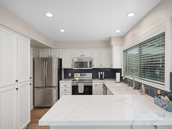 Newly remodeled kitchen.