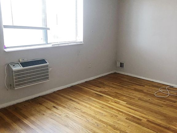 4th image of 14924 21st Ave #2