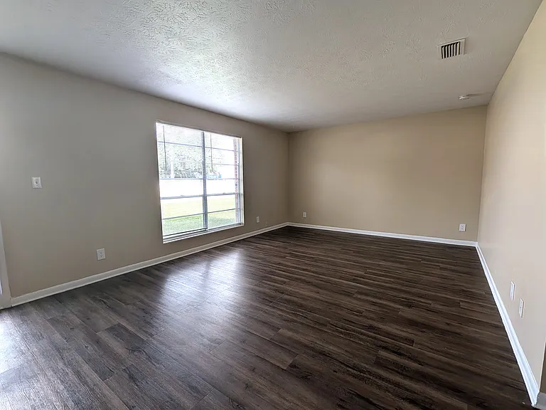 6036 Bizier Rd — Photo 3