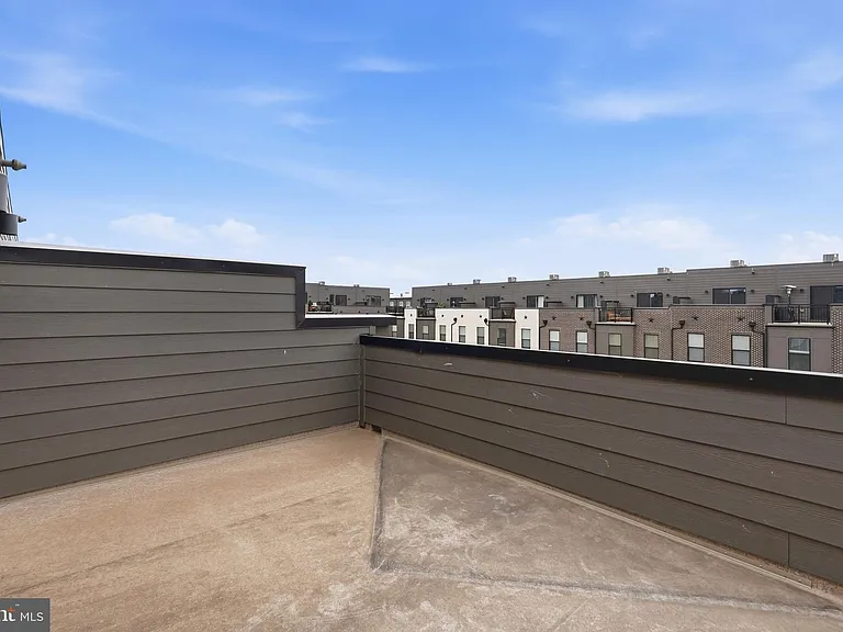 153 Locke St — Photo 32