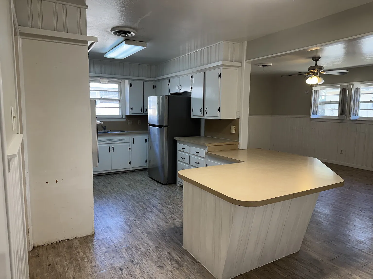 4 bed, 2.0 bath, 1984 sqft, $1,800 — Photo 2