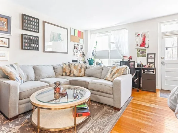 146 Beaconsfield Rd APT T2, Brookline, MA 02445