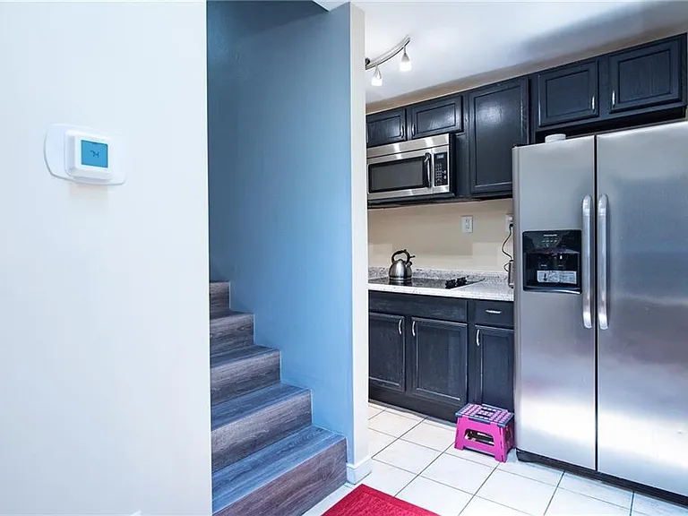 512 W Marshall St #C — Photo 6