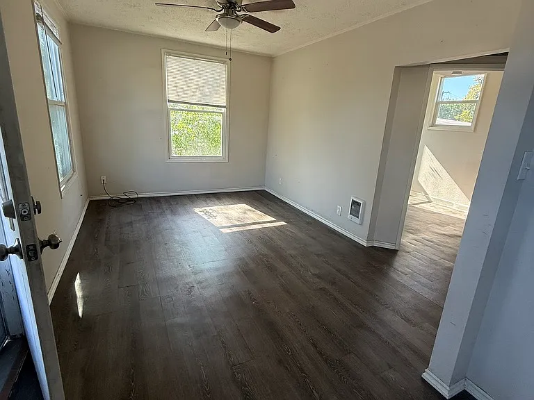 2320 N Center Rd — Photo 2