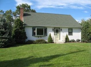 41 Meadow Ln, Smoketown, PA 17576