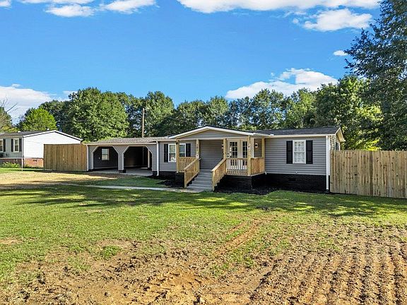 3rd image of 201 Foxfire Rd