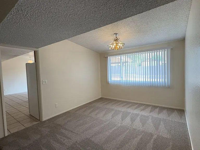 3733 Sparrow Dr — Photo 6