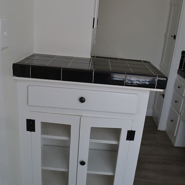 2nd image of 229 W 6th St APT 108