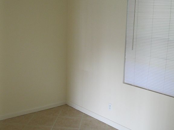 3rd image of 202 Holly Ln