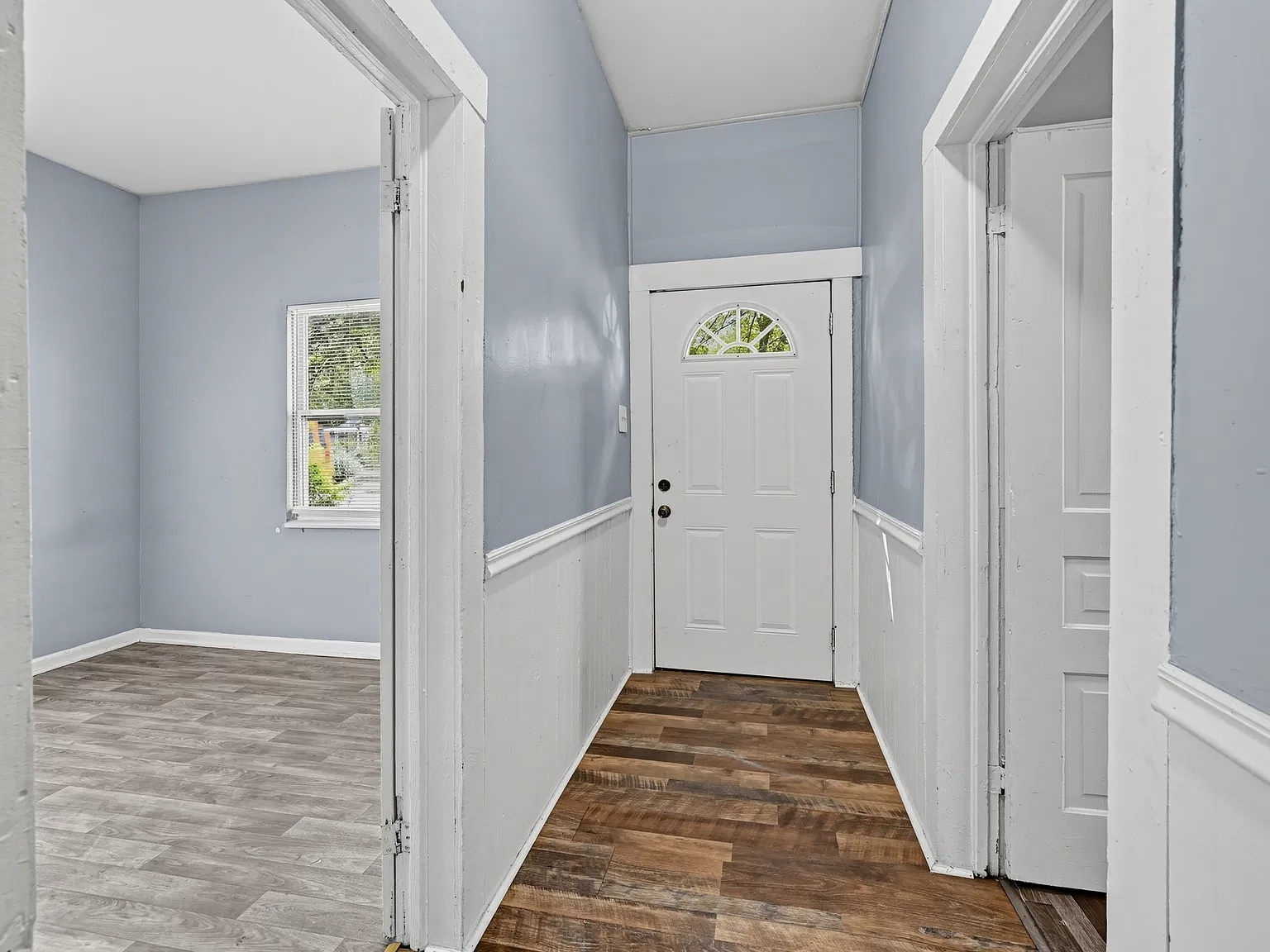 2 bed, 1000 sqft, $1,300 — Photo 2