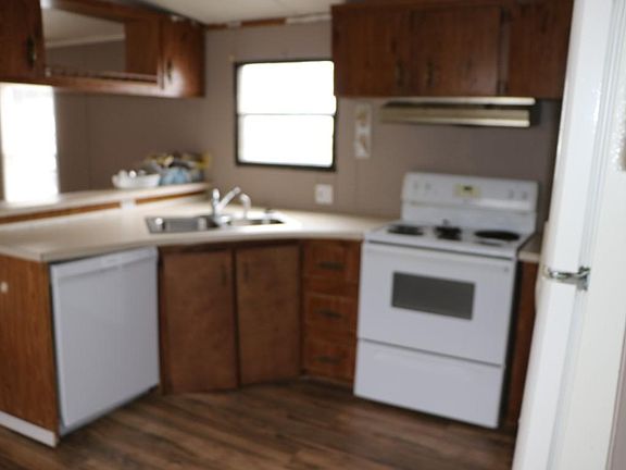4th image of 2009 Greenway St