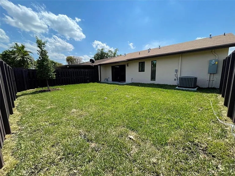 4741 SW 135th Pl — Photo 12