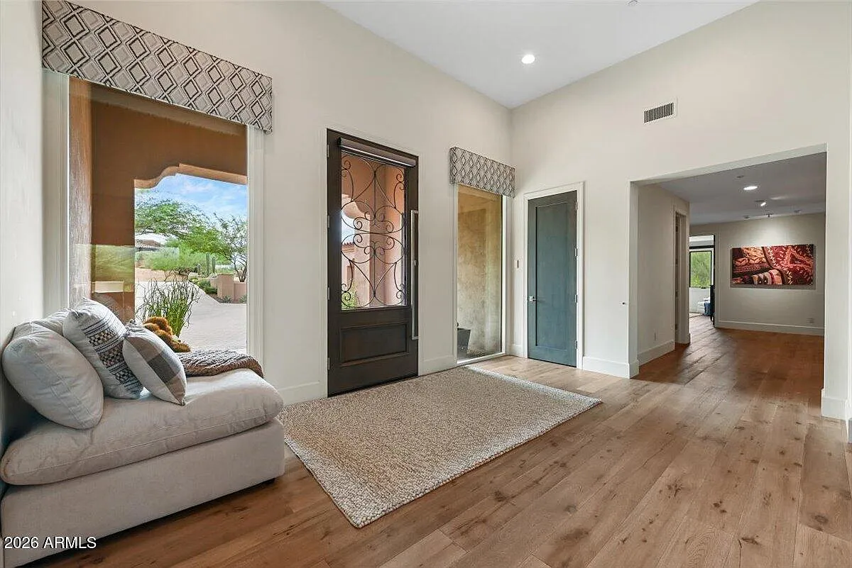 5 bed, 4.5 bath, 4709 sqft, $17,000 — Photo 3