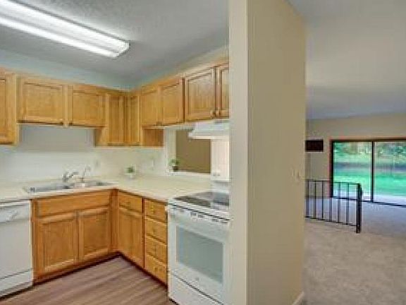 2nd image of 1525 Millpond Ct