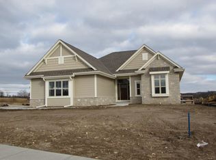 235 Farmstead Dr E, Slinger, WI