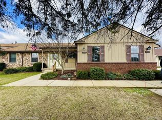 11811 Shenandoah Dr #3, South Lyon, MI