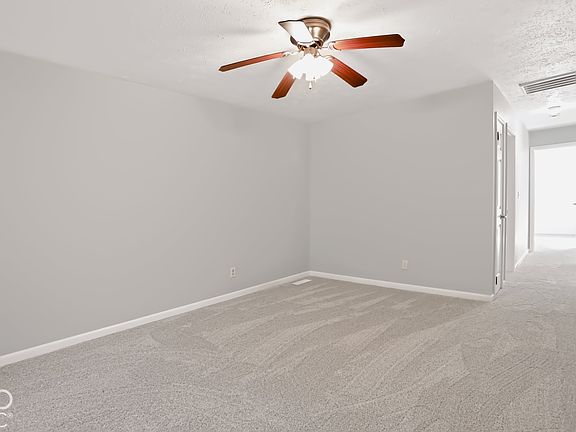 3rd image of 4401 Chisholm Trl