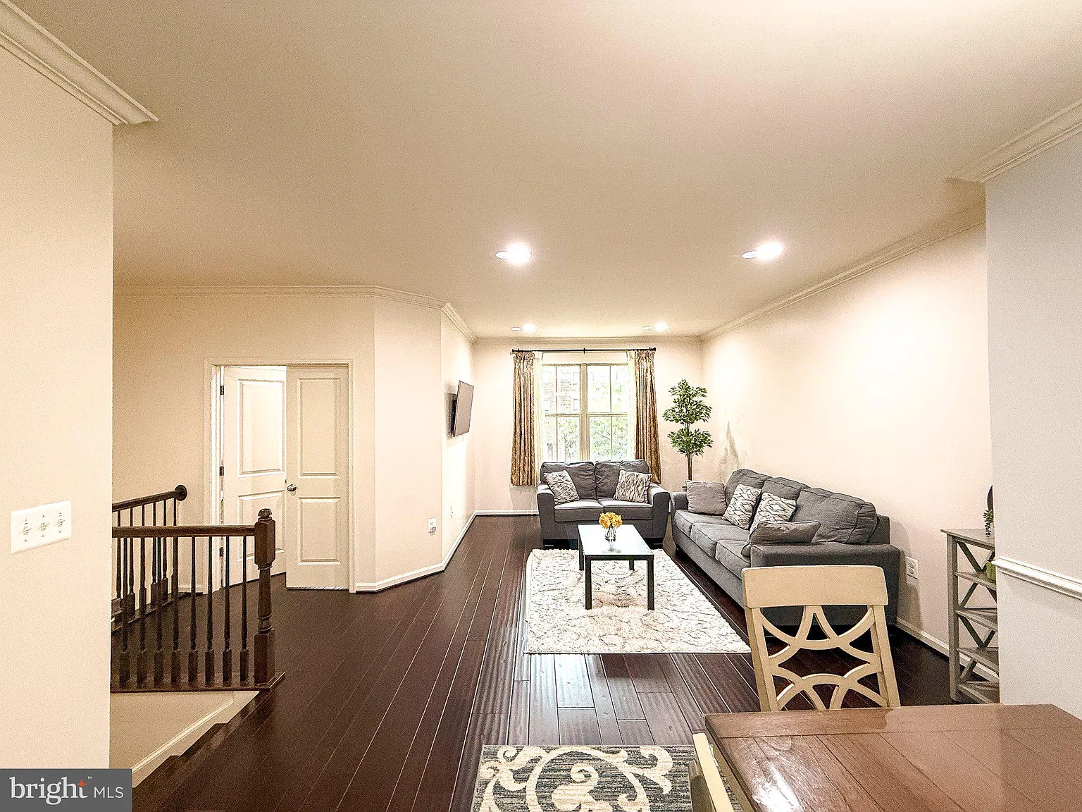 3 bed, 3.5 bath, 3083 sqft, $3,750 — Photo 3