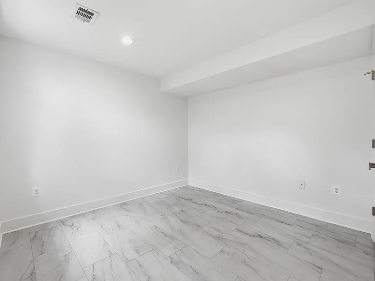 7504 Dolce Dr — Photo 28