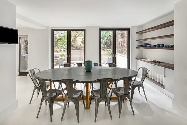 Sold by Coleman Real Estate Group | media 10