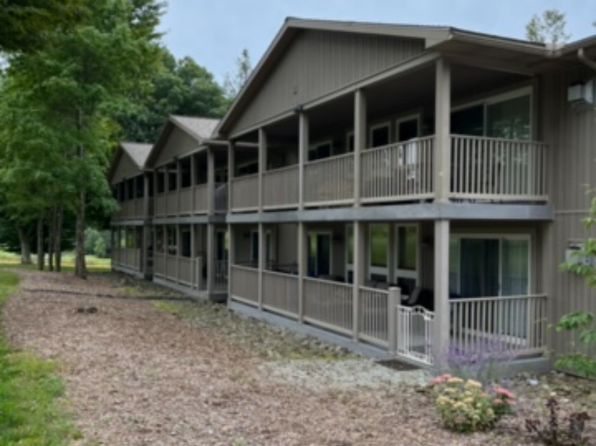 115 Saint Clair Ct #2E