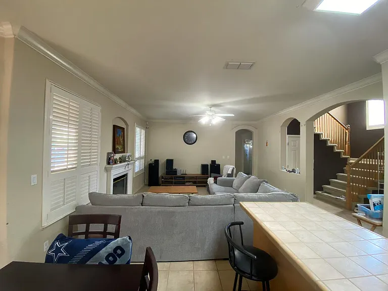 2035 Blackridge Ave — Photo 3