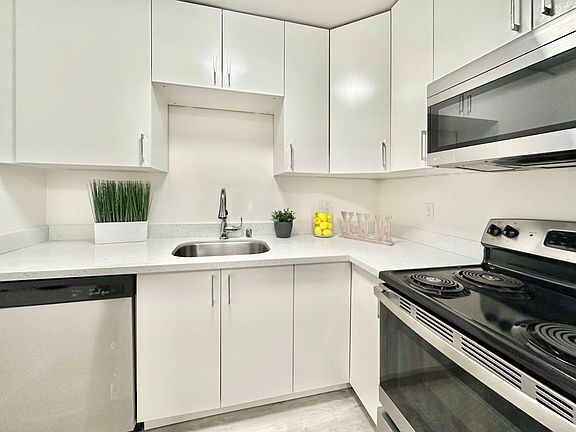 3rd image of 2174 Royal Dr APT 3