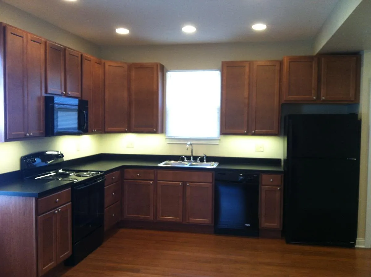 4 bed, 2.5 bath, $3,200 — Photo 2