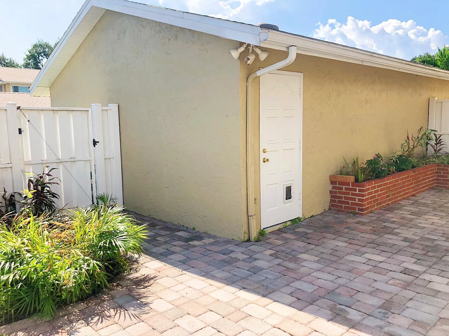 3 bed, 1400 sqft, $3,500 — Photo 2