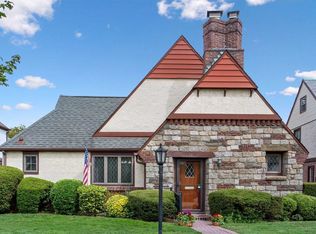 12 Berkley Rd, Mineola, NY 11501