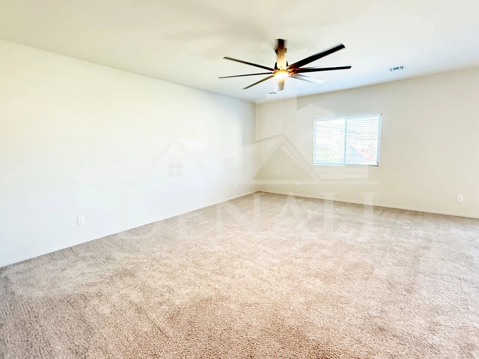 4 bed, 2.0 bath, 2385 sqft, $1,895 — Photo 3