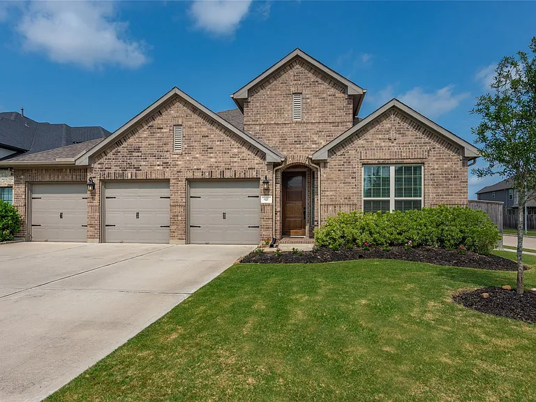 9211 Lowell Cliff Dr — Photo 1