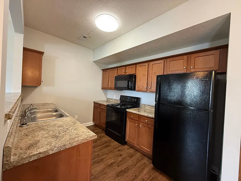 225 Moss View St — Photo 3