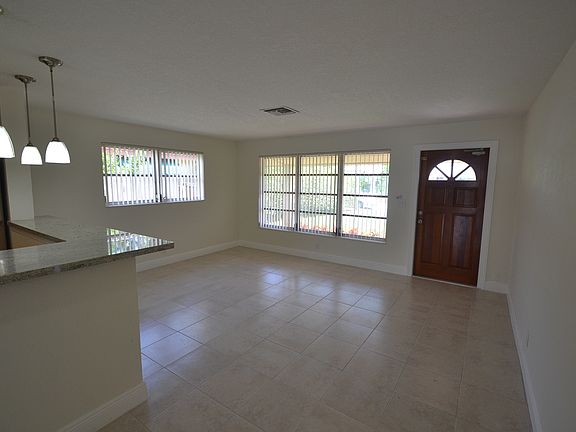 4th image of 2611 NE 19th Ave