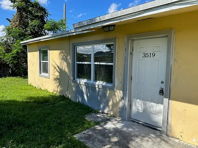3517 Windsor Avenue - 3519 — Photo 1