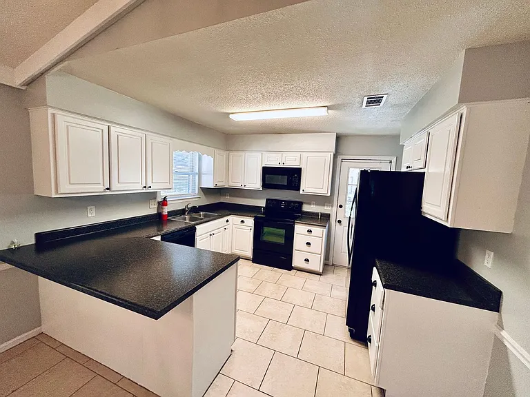 1020 Bacon Rd — Photo 6