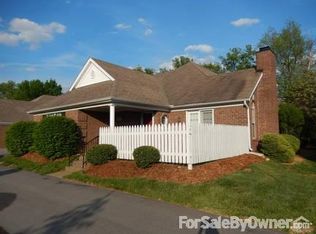 8404 Fox Pointe Pl, Lyndon, KY 40242