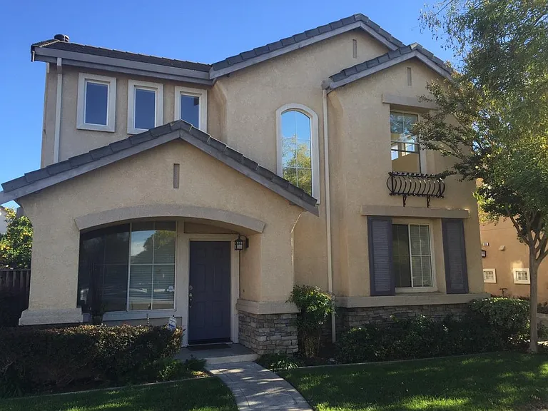 1884 Wayne Cir — Photo 1