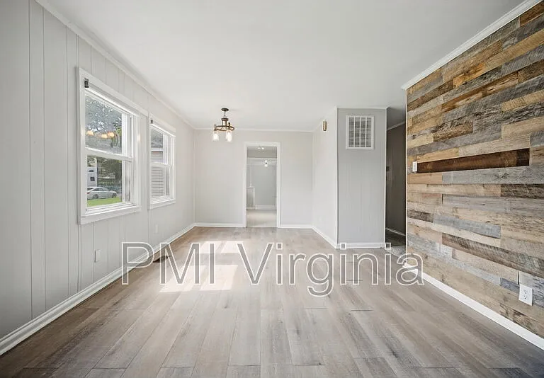 3310 Glasgow St — Photo 6