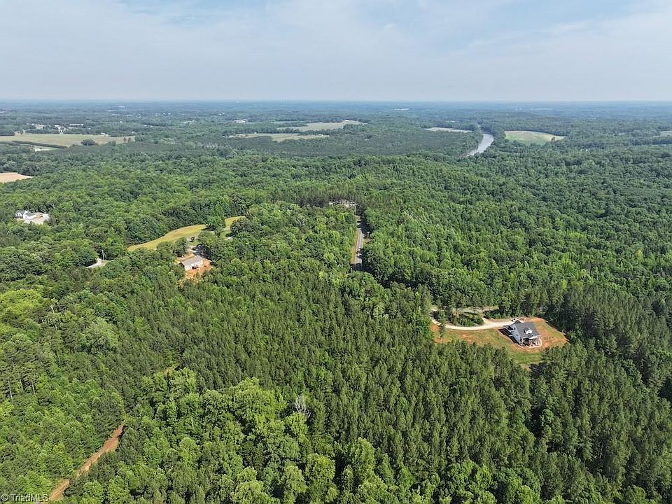 1st image of 1048 N Goat Pasture Rd